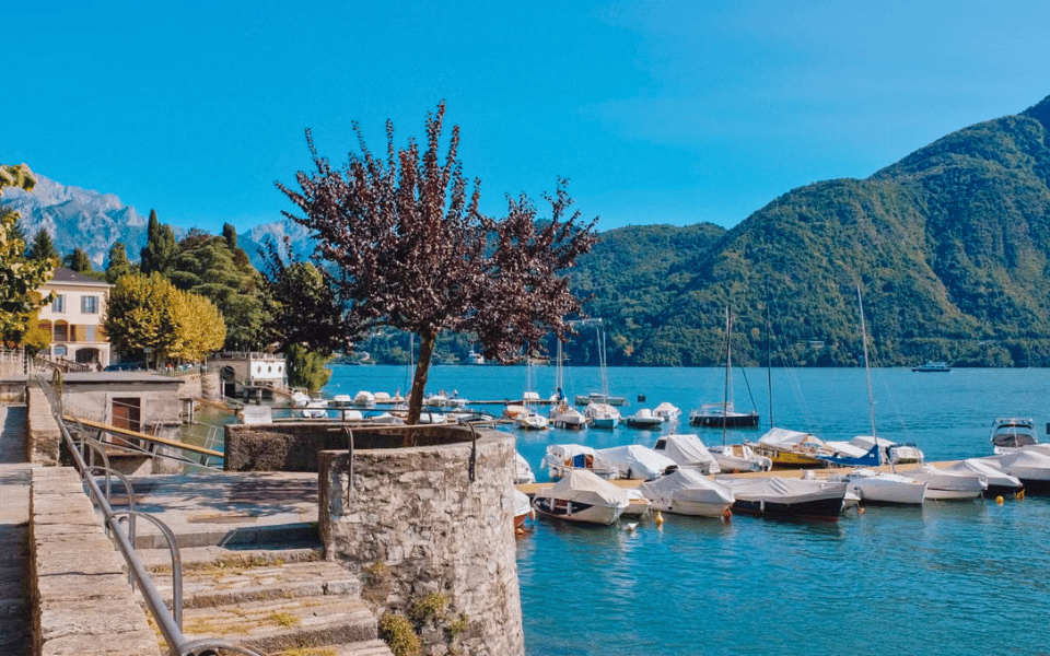Vista panoramica delle barche al molo sul Lago di Como - Joule Bike Tour