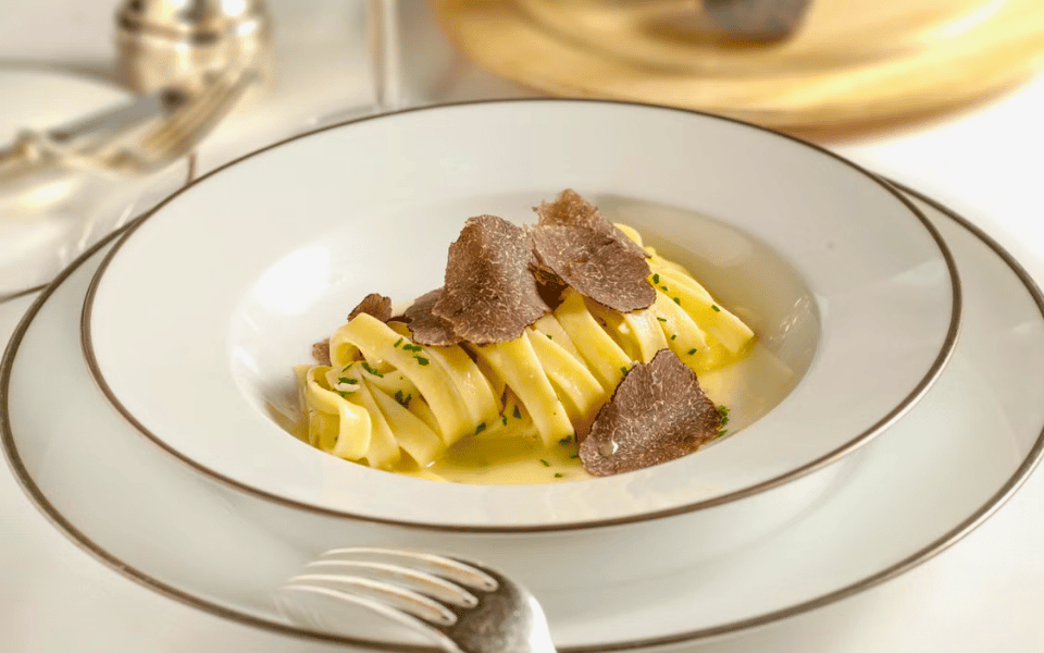 Un delizioso piatto di pasta fresca con del profumato e pregiato tartufo - Joule Bike Tour