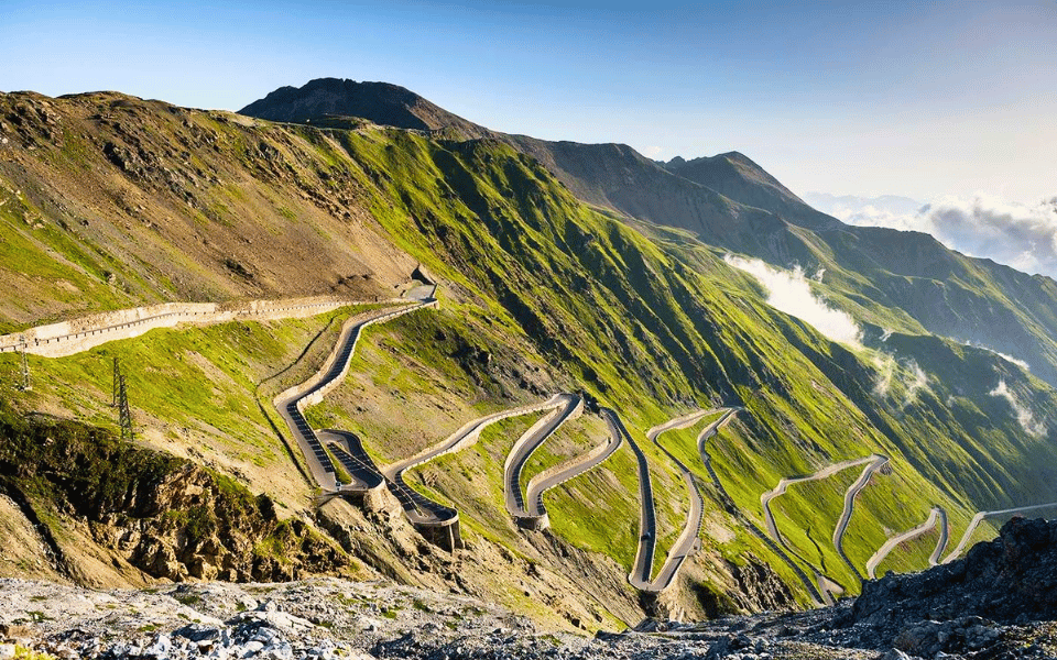 Gli spettacolari tornanti del Passo dello Stelvio