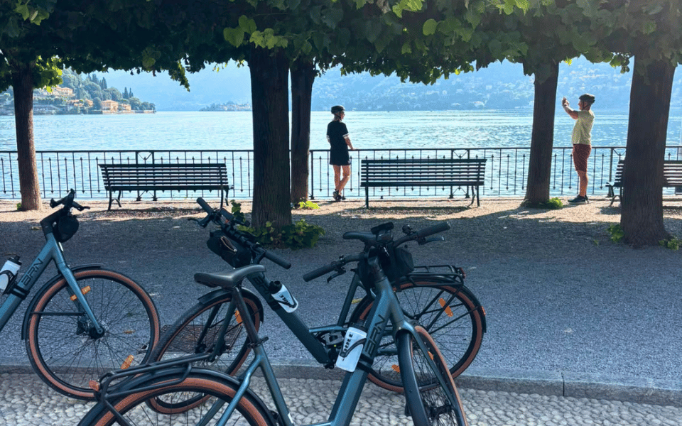 Le nostre splendide e-bike di alta qualità immortalate durante la sosta aperitivo a Cernobbio
